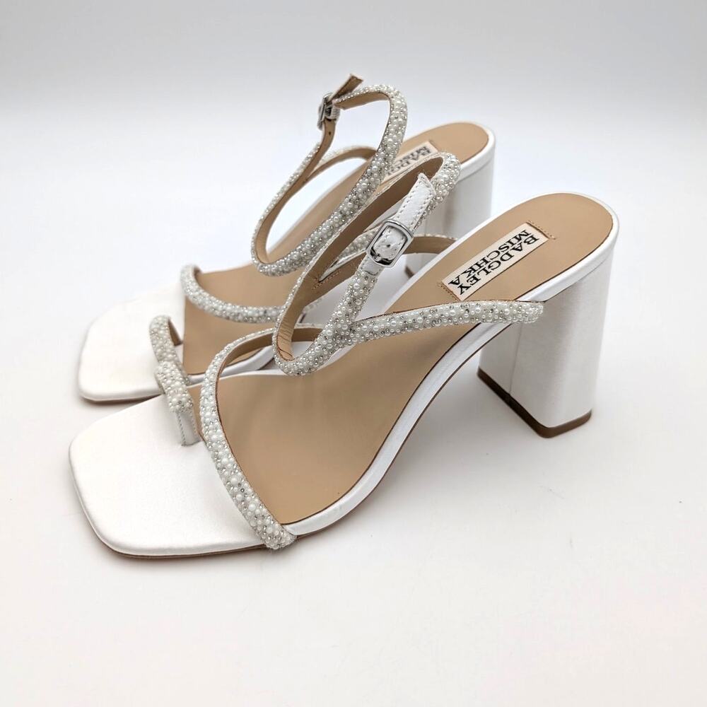 Badgley Mischka Collection Dalilah Toe Loop Sandals White Satin Size US8.5 EU39